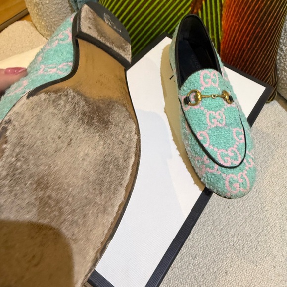 Gucci Women's Mint Green Loafers with Gold Accents - Picture 4 of 4